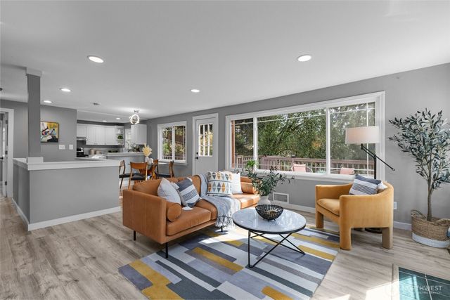 1210 108th Avenue SE, Bellevue, WA 98004