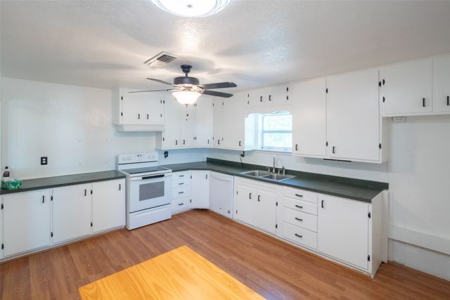 242 E Hamilton Street, Lueders, TX 79553