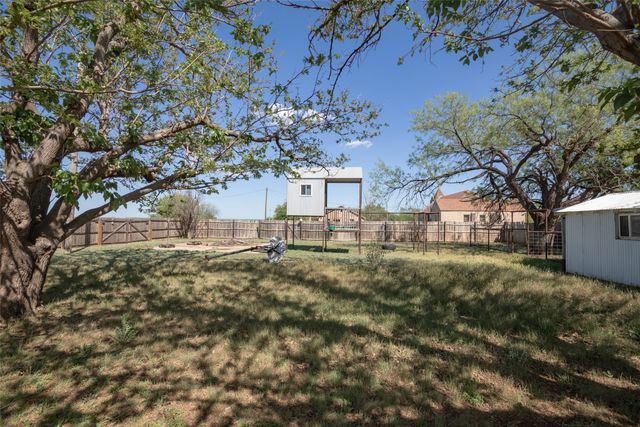 242 E Hamilton Street, Lueders, TX 79553