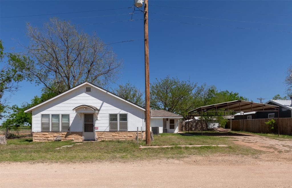 242 E Hamilton Street, Lueders, TX 79553