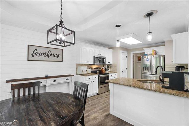 221 Woodford Way SE, Calhoun, GA 30701