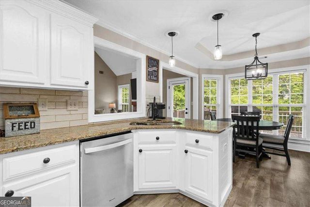 221 Woodford Way SE, Calhoun, GA 30701
