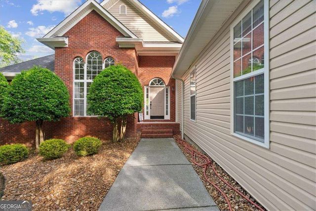 221 Woodford Way SE, Calhoun, GA 30701