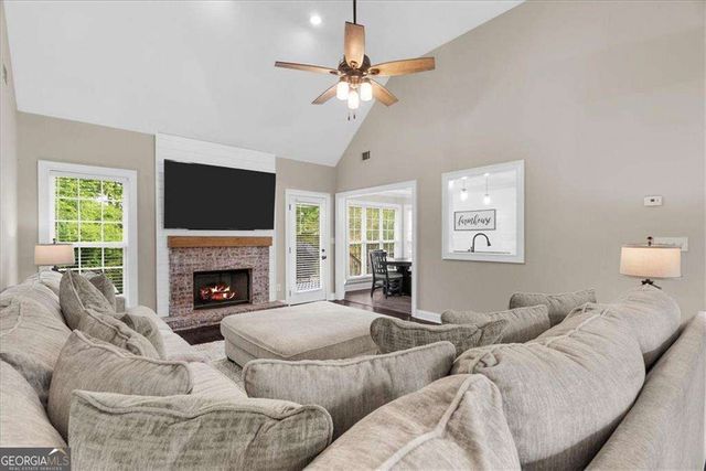 221 Woodford Way SE, Calhoun, GA 30701