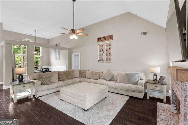 221 Woodford Way SE, Calhoun, GA 30701