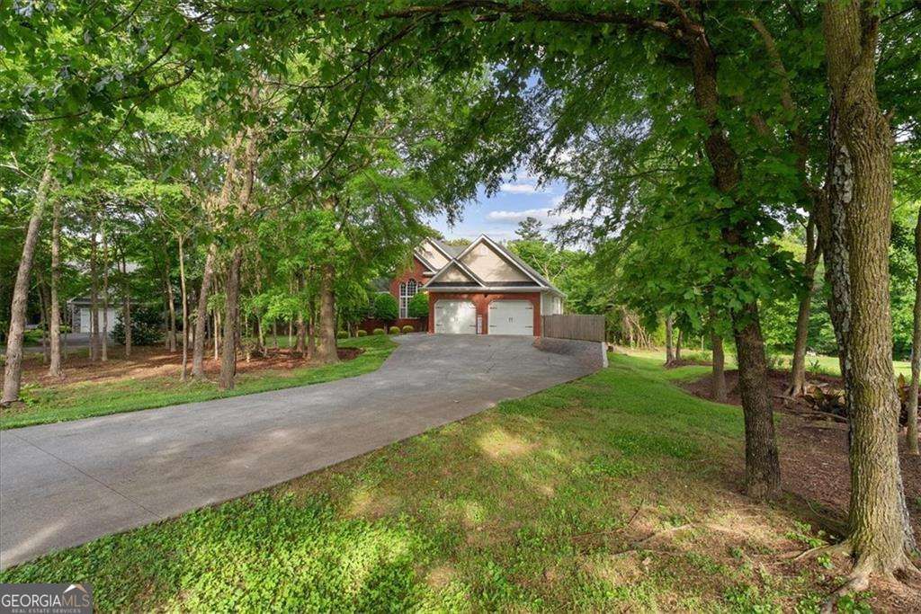 221 Woodford Way SE, Calhoun, GA 30701