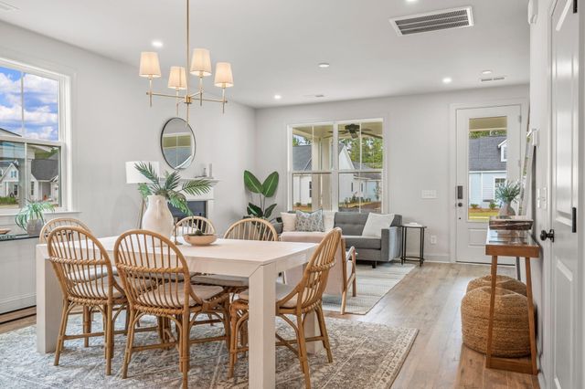 785 Blueway Avenue, Summerville, SC 29486