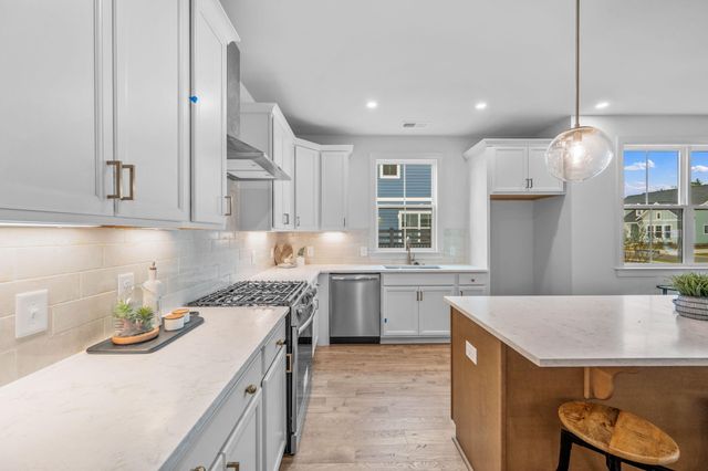 785 Blueway Avenue, Summerville, SC 29486