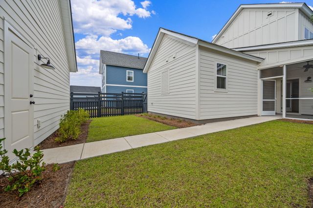 785 Blueway Avenue, Summerville, SC 29486
