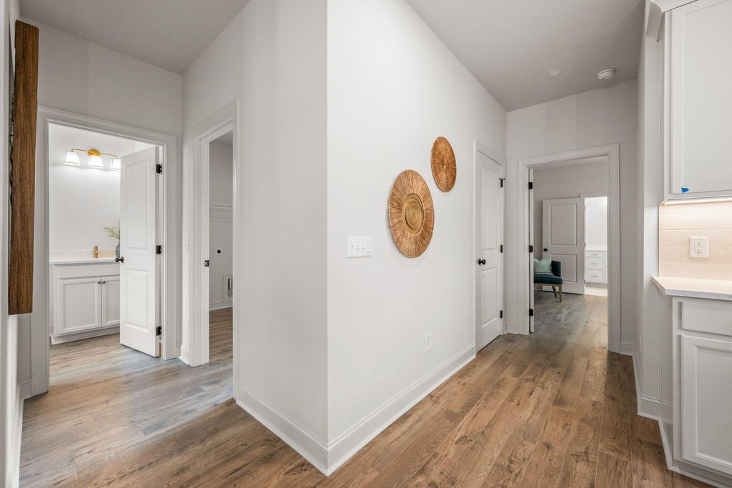 Image 17 of property listing at 785 Blueway Avenue, Summerville, SC 29486