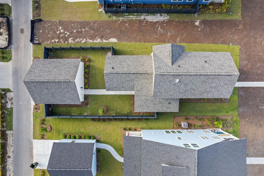 Image 5 of property listing at 785 Blueway Avenue, Summerville, SC 29486