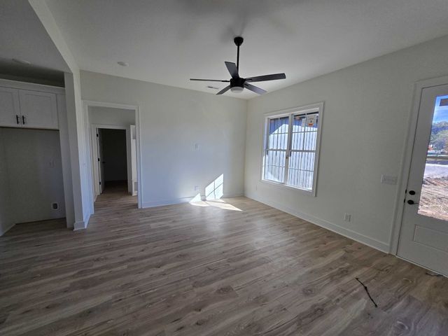 8897 Jacksboro Rd, Mcminnville, TN 37110