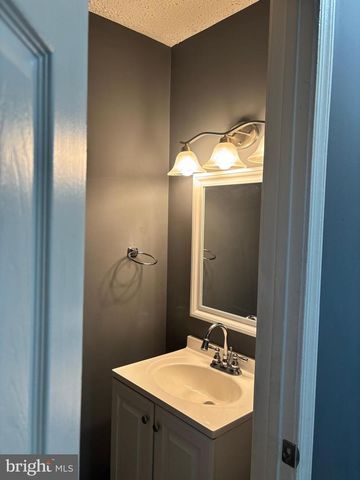 2058 N ANVIL LN, Temple Hills, MD 20748