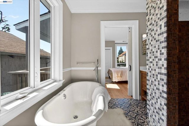 552 Haight Ave, Alameda, CA 94501