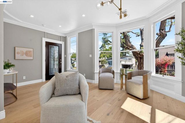 552 Haight Ave, Alameda, CA 94501