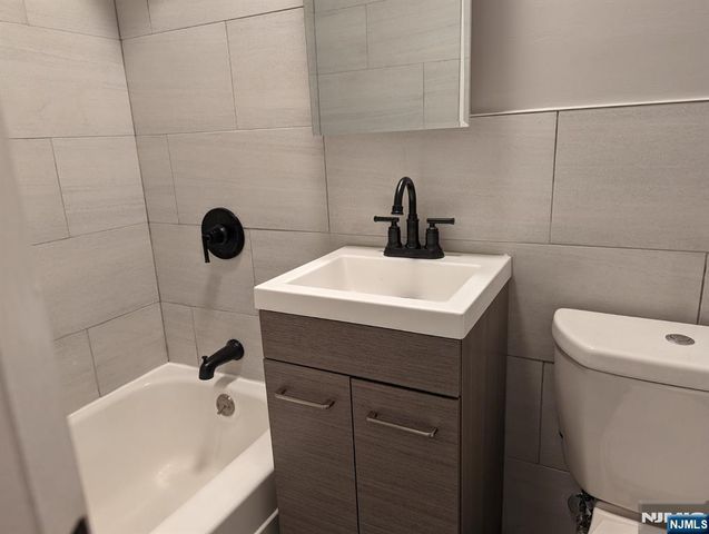 257 Essex Street 3, Hackensack, NJ 07601