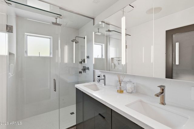 3007 N 56TH Street, Phoenix, AZ 85018