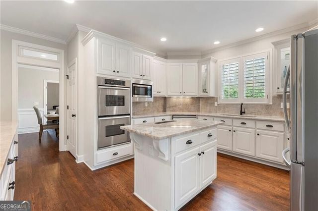 6005 Oakbury Lane, Suwanee, GA 30024