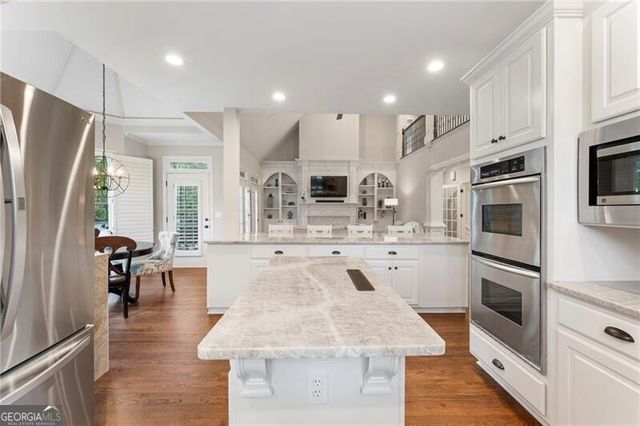 6005 Oakbury Lane, Suwanee, GA 30024