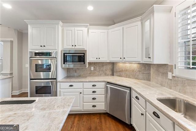 6005 Oakbury Lane, Suwanee, GA 30024