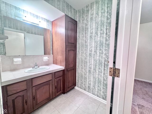 768 Leisure Lane, Greenwood, IN 46142