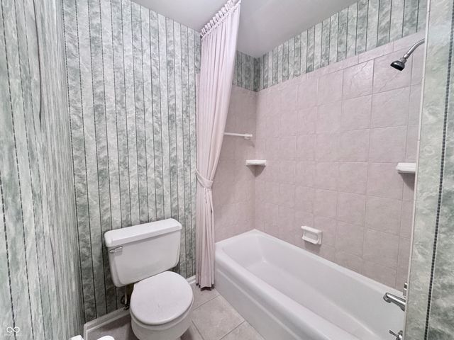 768 Leisure Lane, Greenwood, IN 46142