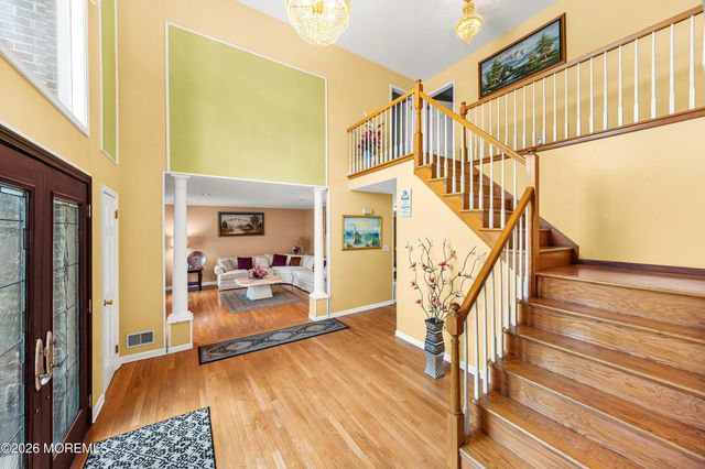 23 Dunn Drive, Marlboro, NJ 07746