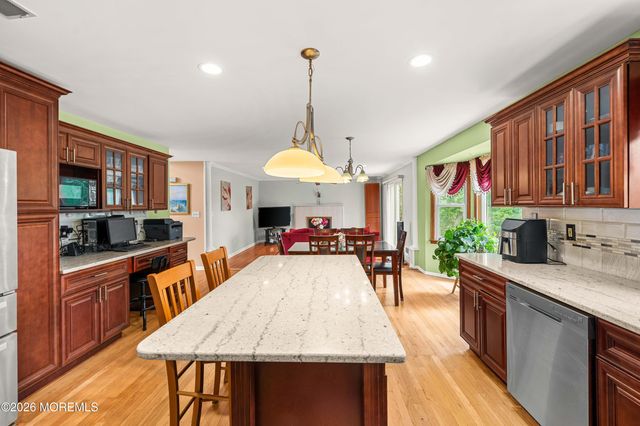 23 Dunn Drive, Marlboro, NJ 07746