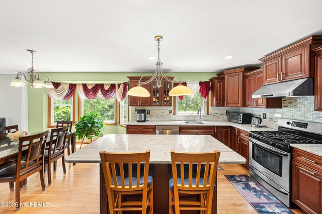 23 Dunn Drive, Marlboro, NJ 07746