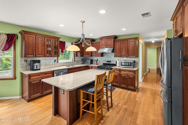 23 Dunn Drive, Marlboro, NJ 07746