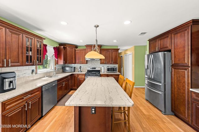 23 Dunn Drive, Marlboro, NJ 07746