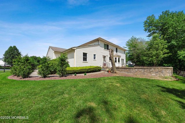 23 Dunn Drive, Marlboro, NJ 07746