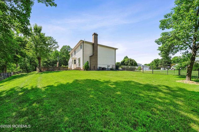23 Dunn Drive, Marlboro, NJ 07746