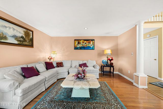 23 Dunn Drive, Marlboro, NJ 07746