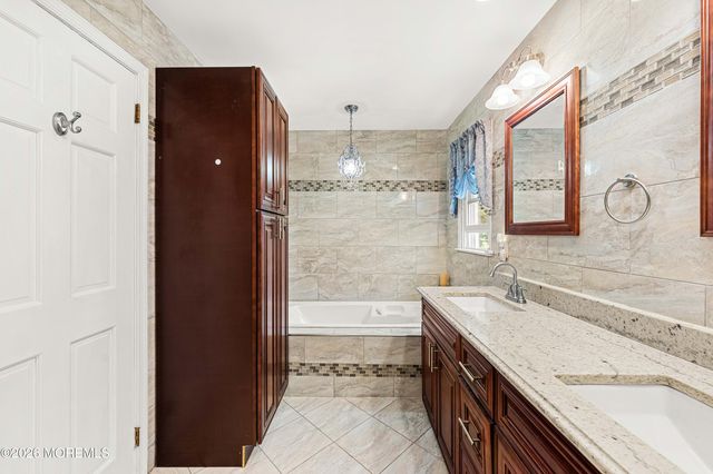 23 Dunn Drive, Marlboro, NJ 07746