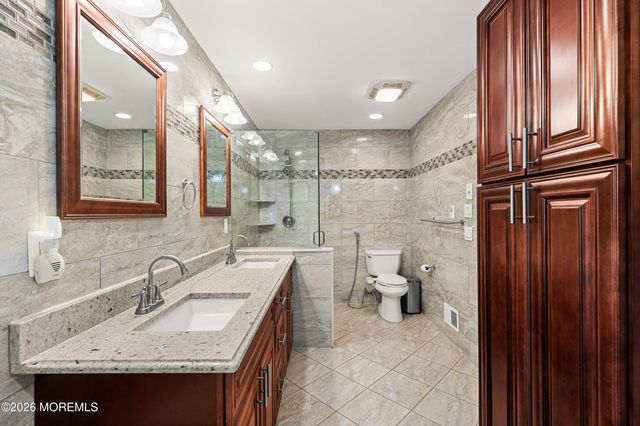 23 Dunn Drive, Marlboro, NJ 07746