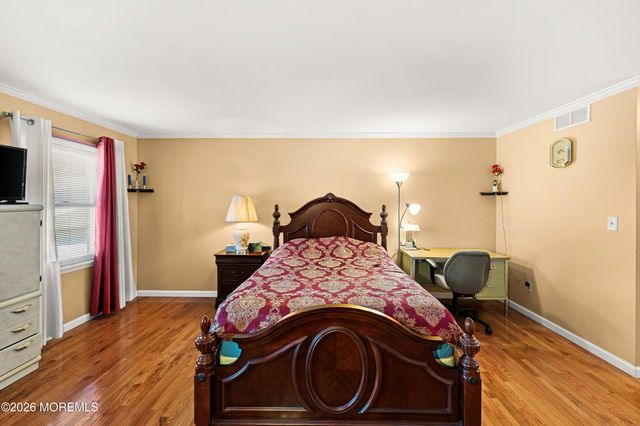 23 Dunn Drive, Marlboro, NJ 07746