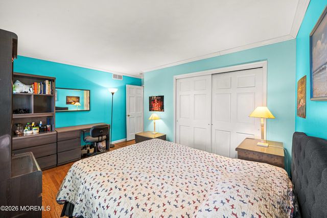 23 Dunn Drive, Marlboro, NJ 07746