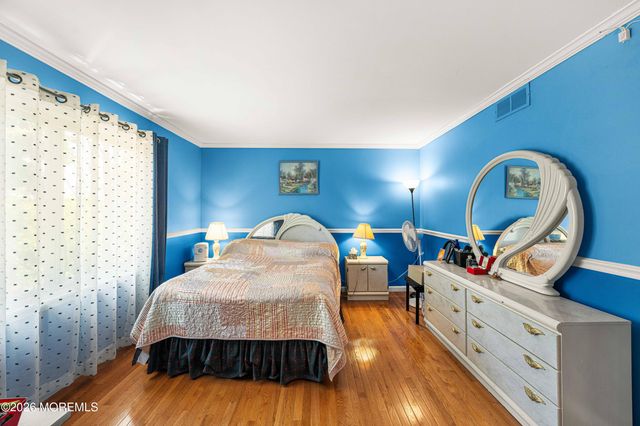 23 Dunn Drive, Marlboro, NJ 07746