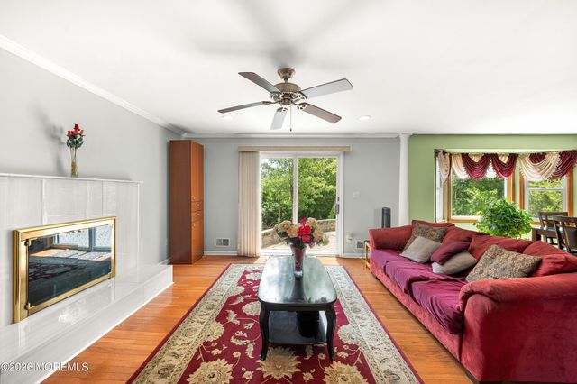 23 Dunn Drive, Marlboro, NJ 07746