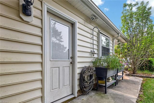1864 Mayberry DR, Virginia Beach, VA 23456