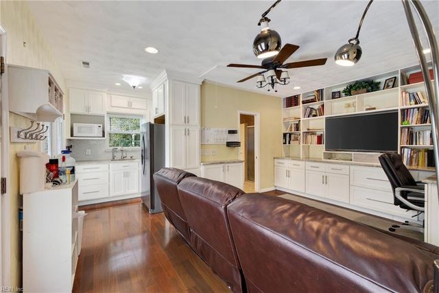 1864 Mayberry DR, Virginia Beach, VA 23456