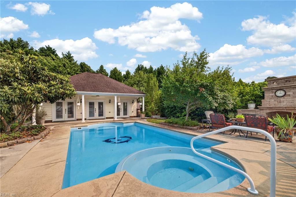 1864 Mayberry DR, Virginia Beach, VA 23456