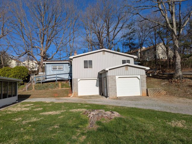 45 Meadow View AVE, Rocky Mount, VA 24151