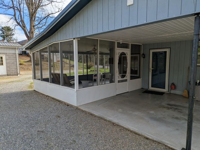 45 Meadow View AVE, Rocky Mount, VA 24151