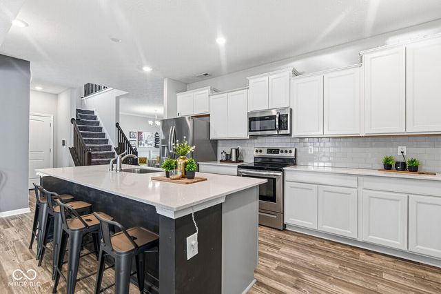 1225 S Aberdeen Drive, Franklin, IN 46131