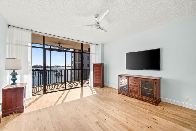 11370 Twelve Oaks Way 418, North Palm Beach, FL 33408
