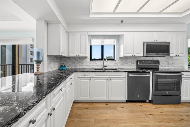 11370 Twelve Oaks Way 418, North Palm Beach, FL 33408