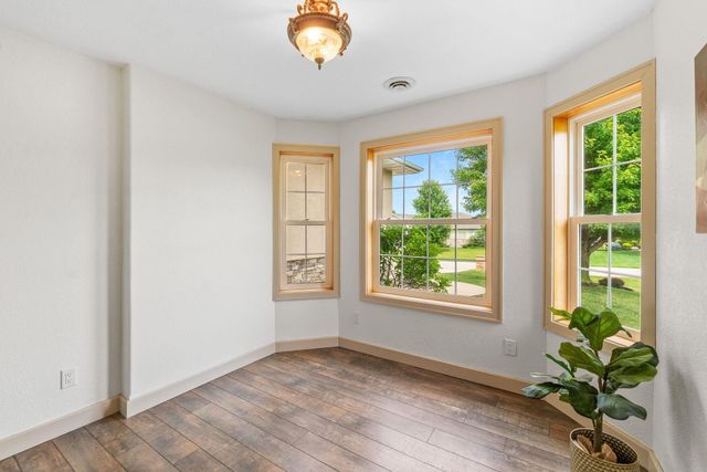5136 Sweet Water Circle, Waterloo, IA 50701