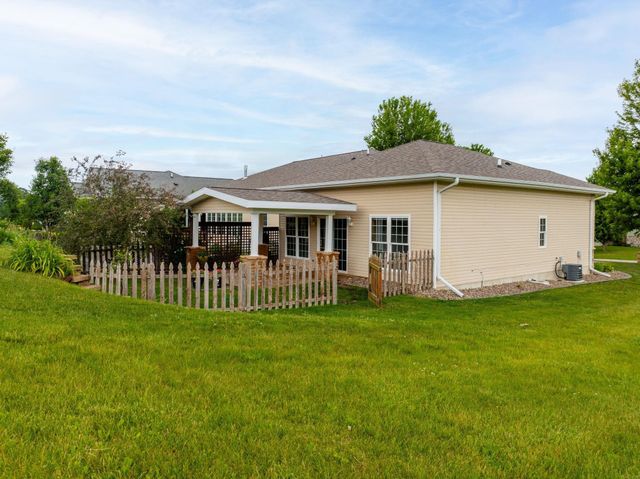 5136 Sweet Water Circle, Waterloo, IA 50701